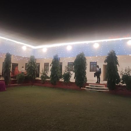 Prem Garden & Resort Mathura Luaran gambar